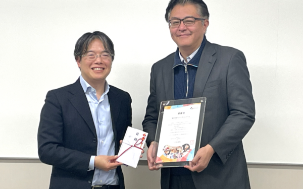 写真右、株式会社マルハンダイニング 代表取締役社長 窪田猛氏。写真左、むすびえプロジェクトリーダー 小山秀幸。